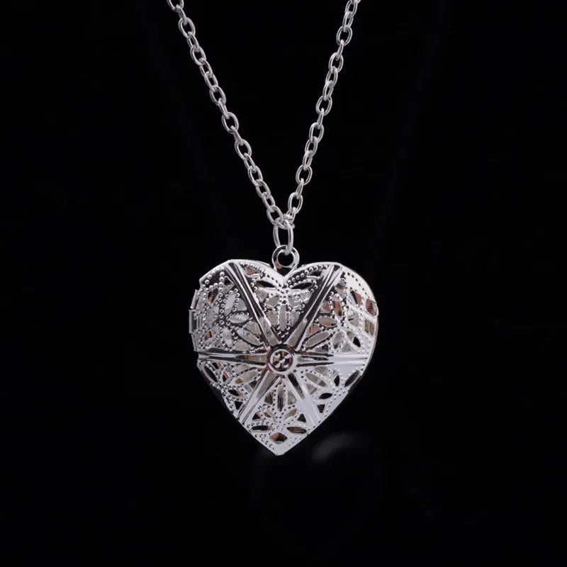 Hollow Heart Pendant Necklaces Fashion Jewelry LOVE Collares Geometric Charm Necklace Bijoux Gift Wholesale Neck Jewelry