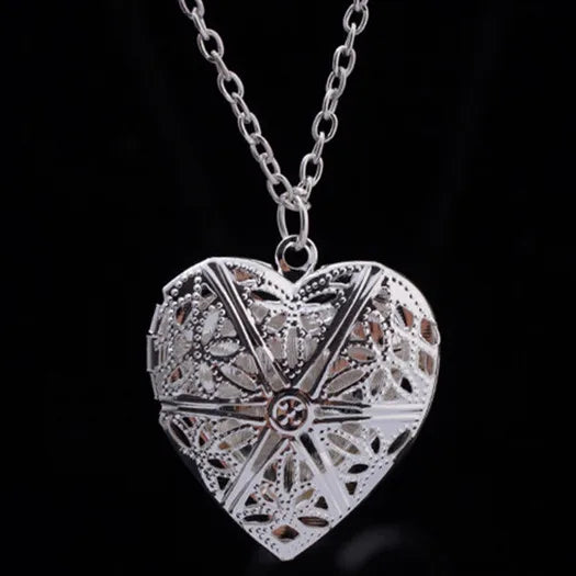 Hollow Heart Pendant Necklaces Fashion Jewelry LOVE Collares Geometric Charm Necklace Bijoux Gift Wholesale Neck Jewelry