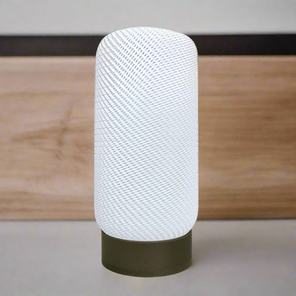 Haloform Tragbare Tischlampe – Skulpturales Licht mit dimmbarer LED & 3D-Design