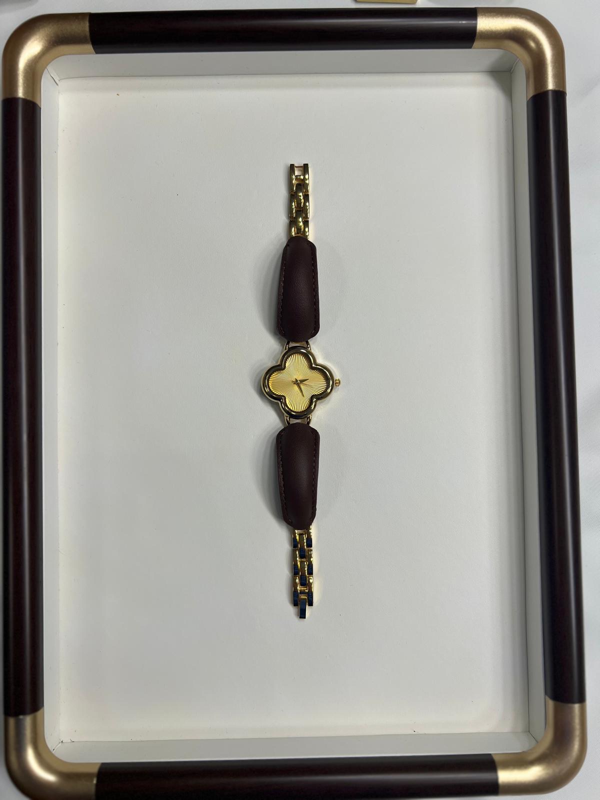 Goldene Damenuhr – Clover Edition Braun