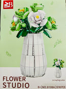 Botanischer Blumenstrauß mit Vase