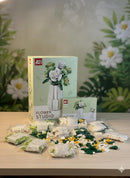 Botanischer Blumenstrauß mit Vase