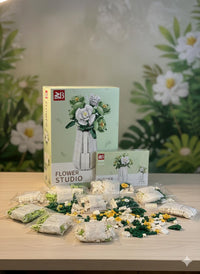 Botanischer Blumenstrauß mit Vase