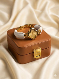 Goldene Damenuhr – Clover Edition