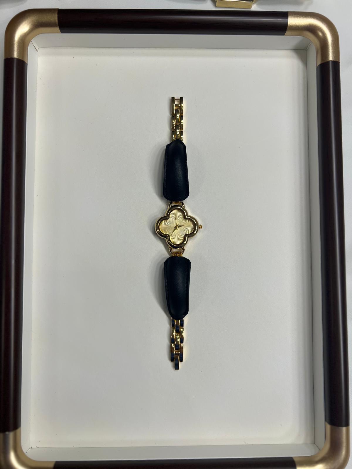 Goldene Damenuhr – Clover Edition Schwartz