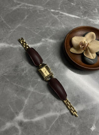 KINBORE – Bordeaux Eleganz am Handgelenk